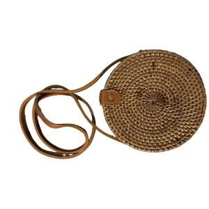 Handwoven round Rattan straw brown tan Purse shoulder bag leather strap